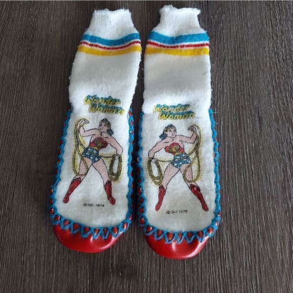 Vintage Collectible 1978 Wonder Woman Slipper /  Shoes- DC Comics Marvel - Picture 1 of 4